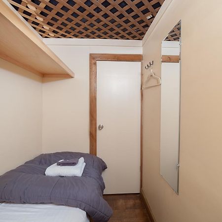 Chelsea Cabins Нью-Йорк Экстерьер фото